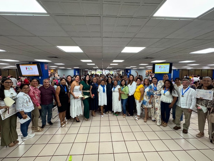 colegio-educadoras-guerrero-esthela-damian-reconocimiento.jpeg