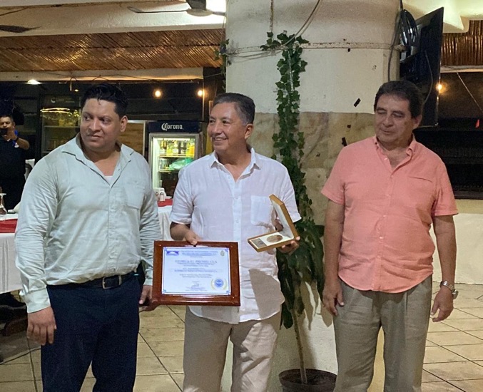 premio-trayectoria-rodrigo-hernandez-radilla-zihuatanejo-2026.jpeg premio-trayectoria-rodrigo-hernandez-radilla-zihuatanejo-2026.jpeg