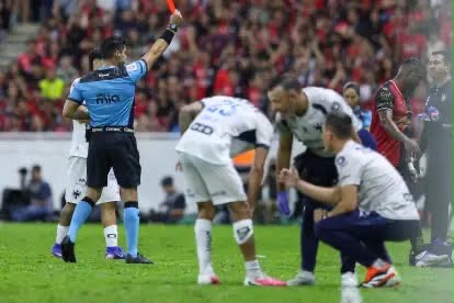 El jugador de los Rayados de Monterrey sufre una fuerte entrada que hace una escalofriante herida..jpg El jugador de los Rayados de Monterrey sufre una fuerte entrada que hace una escalofriante herida..jpg