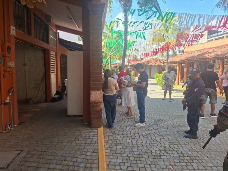 desalojan-tienda-oxxo-zihuatanejo.jpeg