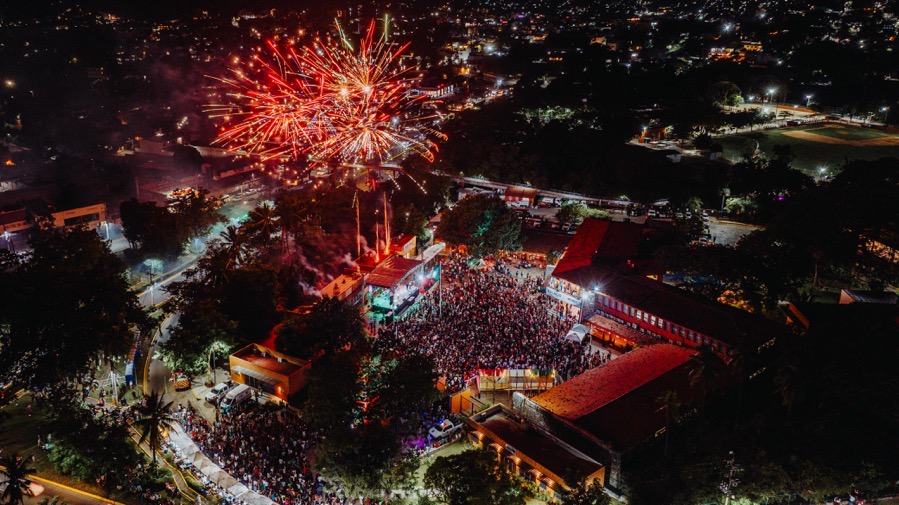 grito-independencia-2026-liz-tapia-zihuatanejo.jpeg