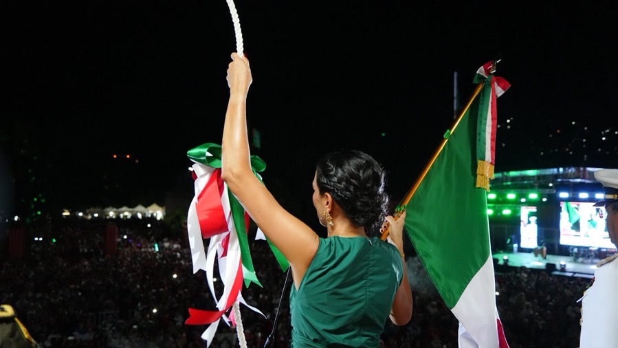 grito-independencia-2026-liz-tapia-zihuatanejo.jpeg