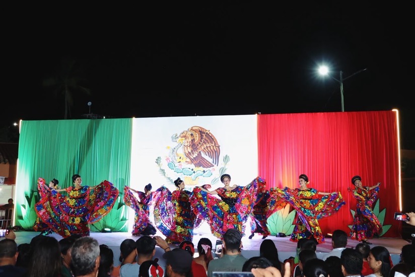 grito-independencia-2026-liz-tapia-zihuatanejo.jpeg