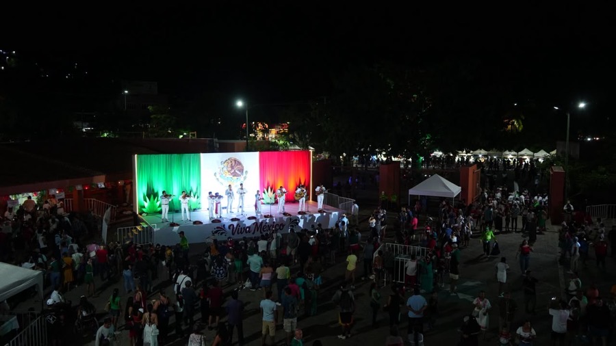 grito-independencia-2026-liz-tapia-zihuatanejo.jpeg