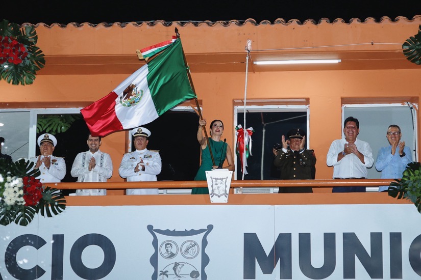 grito-independencia-2026-liz-tapia-zihuatanejo.jpeg