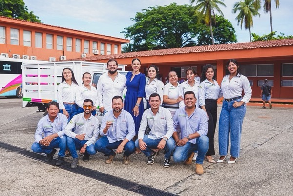 Nuevos-vehiculos-areas-municipales-zihua-2026-gob-liz-tapia-oct.jpeg