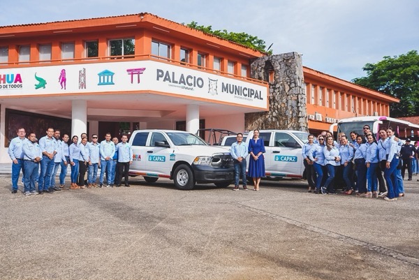 Nuevos-vehiculos-areas-municipales-zihua-2026-gob-liz-tapia-oct.jpeg