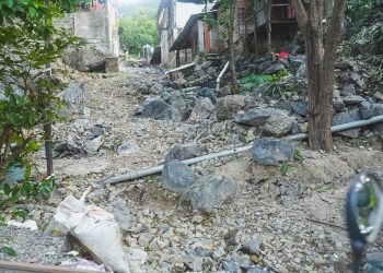 Terreno donde se construye el andador Moctezuma en la colonia 12 de Marzo de Zihuatanejo