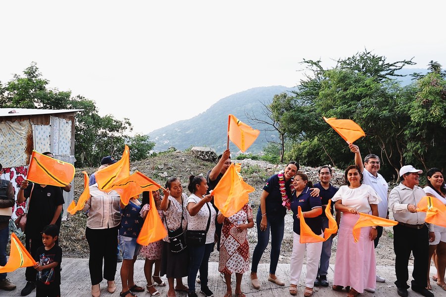 Lizette Tapia Castro durante el arranque del parque recreativo en Silverio Valle