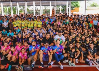 Jugadores de distintos equipos se reúnen durante la Copa Infantil y Juvenil de Voleibol Linces 2026.