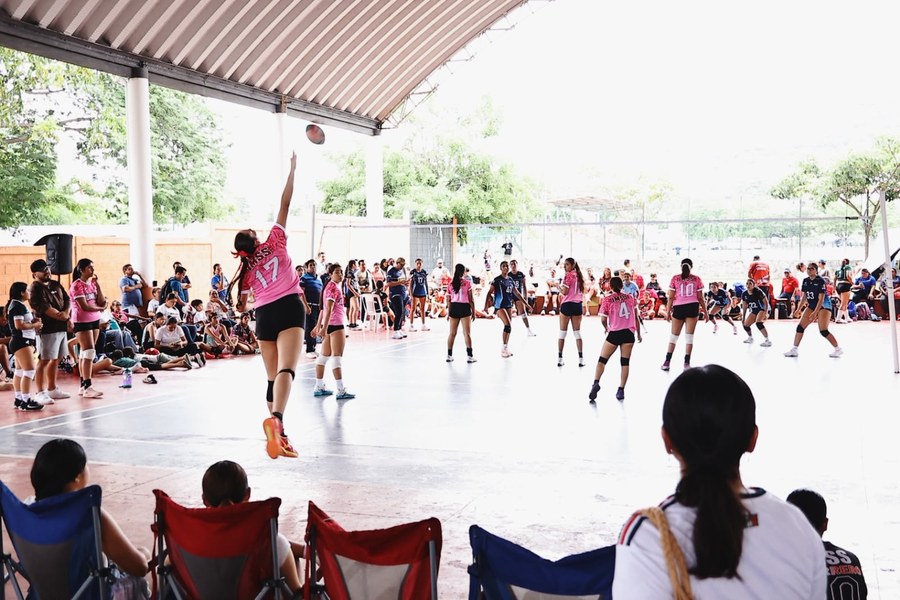Partido de voleibol entre equipos juveniles en la Copa Linces 2026.