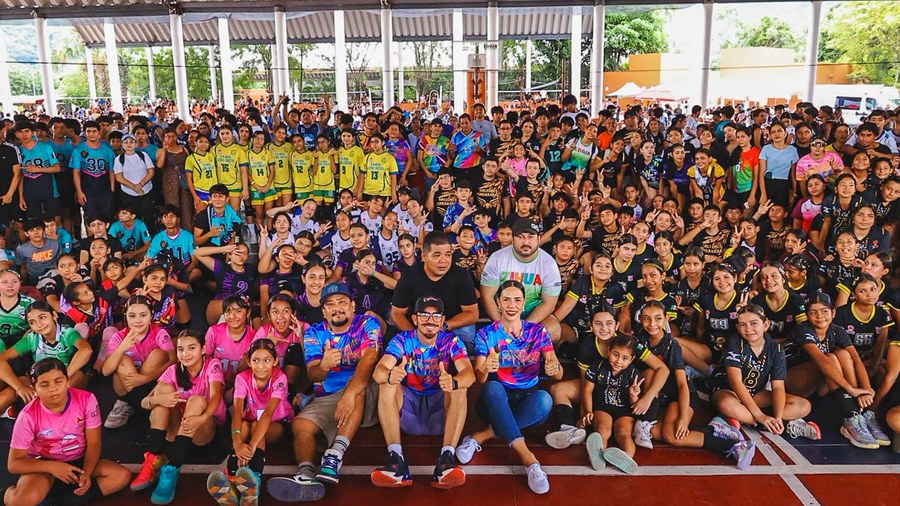 Jugadores de distintos equipos se reúnen durante la Copa Infantil y Juvenil de Voleibol Linces 2026.
