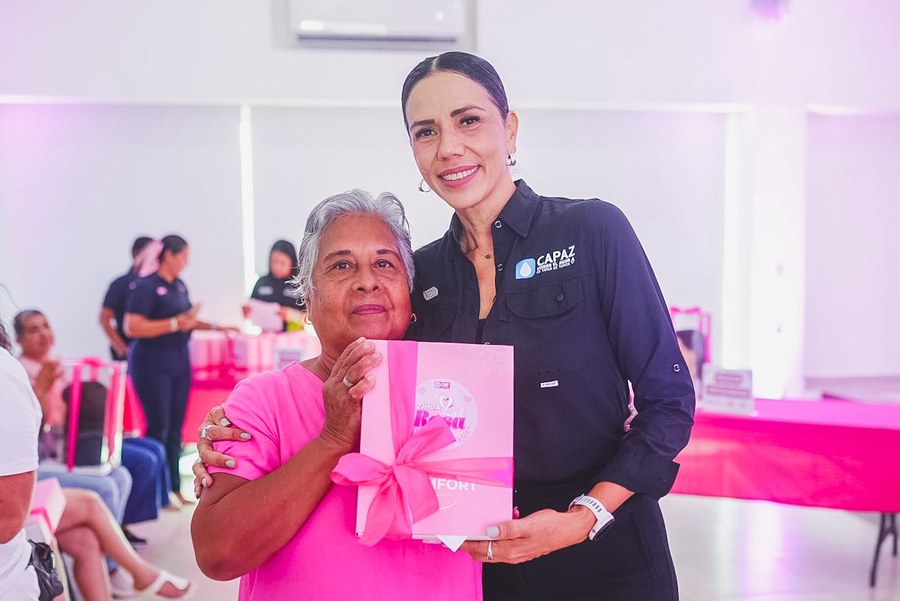 Mujeres beneficiarias del programa Reconstruyendo Esperanza del DIF Zihuatanejo