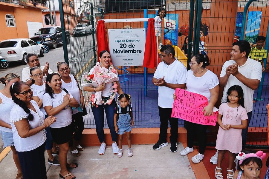Lizette Tapia Castro durante la inauguración del espacio deportivo en Agua de Correa