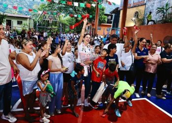 Inauguración del espacio deportivo techado en la colonia 20 de Noviembre de Agua de Correa