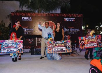Entrega de premios del Concurso Infantil de Disfraces Pide tu Calaverita 2026 en Plaza Ixtapa