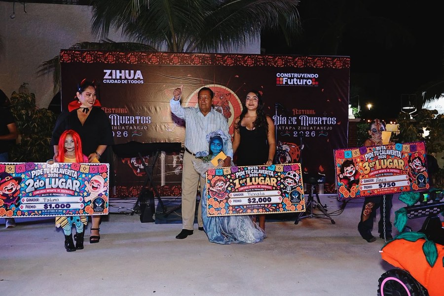 Entrega de premios del Concurso Infantil de Disfraces Pide tu Calaverita 2026 en Plaza Ixtapa