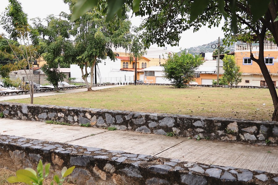 Vecinos de la colonia El Hujal en el arranque de la rehabilitación del espacio recreativo