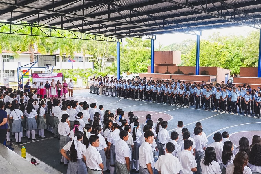 Estudiantes en el taller sobre derechos de las mujeres en la secundaria Ejército Mexicano de La Puerta