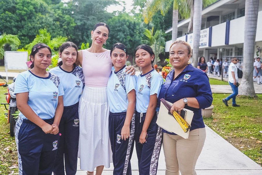 La presidenta Lizette Tapia Castro inaugura taller sobre derechos de las mujeres en la secundaria de La Puerta