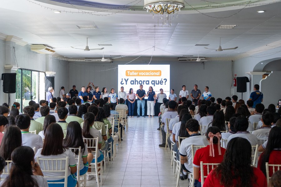 Inauguración del taller vocacional ¿Y ahora qué? ante estudiantes de cinco planteles de Zihuatanejo