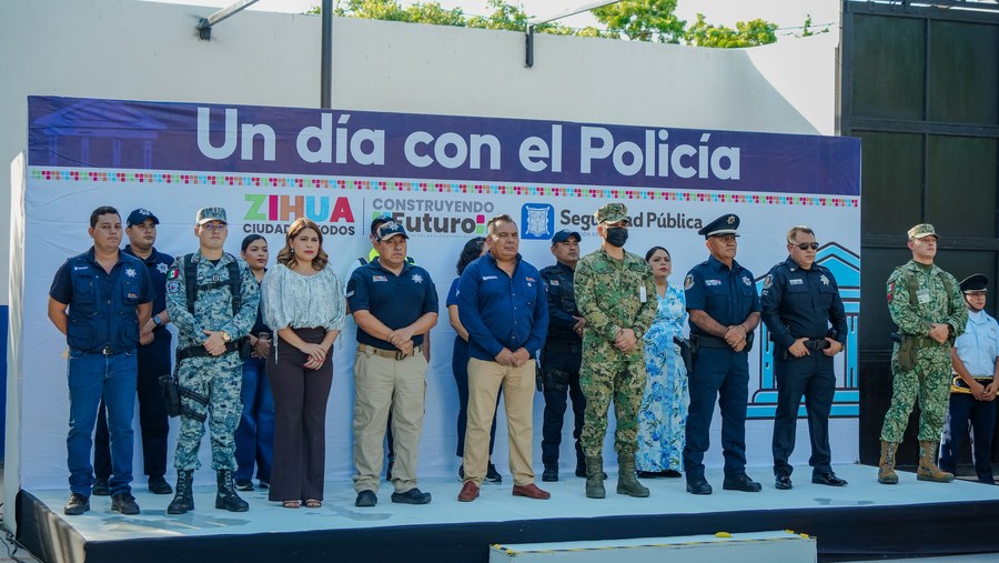 Autoridades municipales, militares y policiacas en el arranque del programa Un Día con el Policía en Zihuatanejo