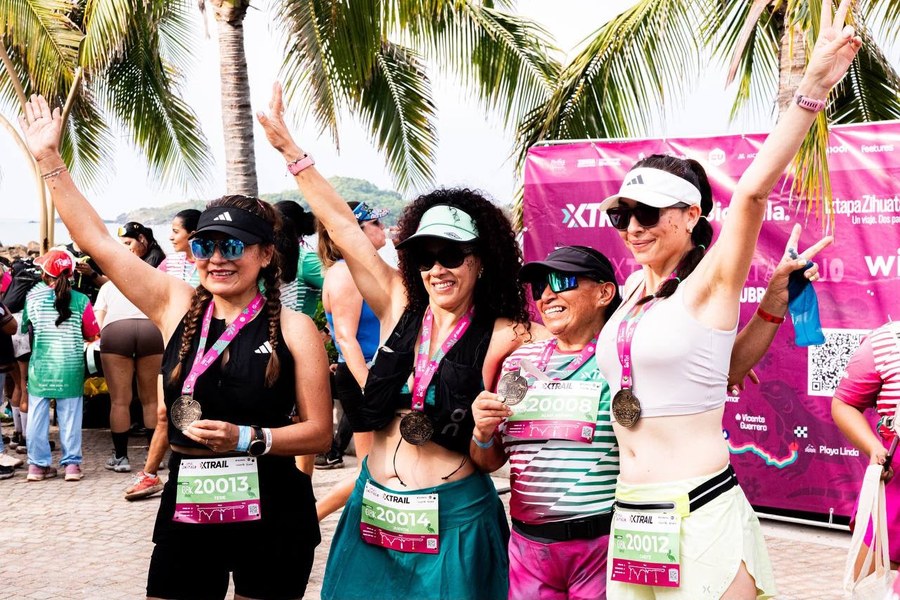 Una corredora participa en el circuito de Xtrail 2026 en Ixtapa-Zihuatanejo.