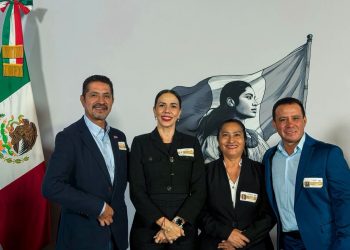 Lizette Tapia Castro durante la reunión en Palacio Nacional sobre el programa federal de vivienda social
